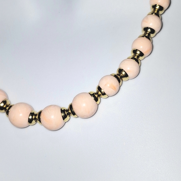 Vintage Avon graduated pink & gold beaded necklace, looks like angel hair coral - Picture 2 of 4